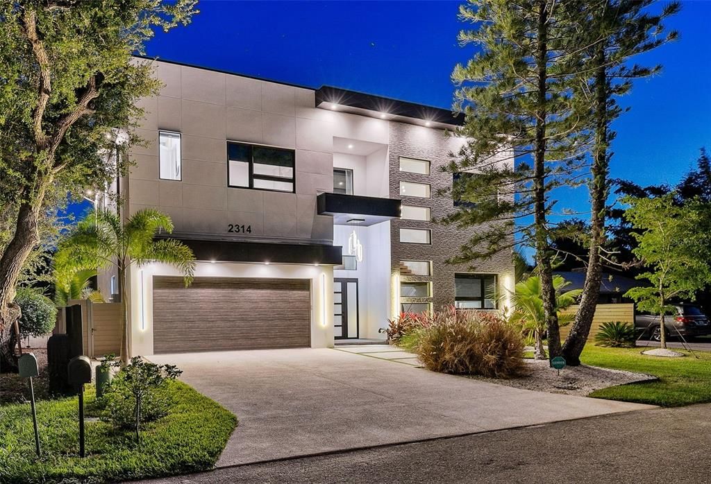 For Sale: $2,295,000 (5 beds, 5 baths, 3651 Square Feet)