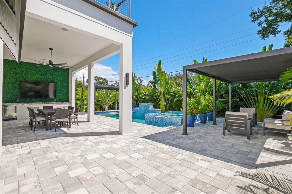 For Sale: $2,295,000 (5 beds, 5 baths, 3651 Square Feet)