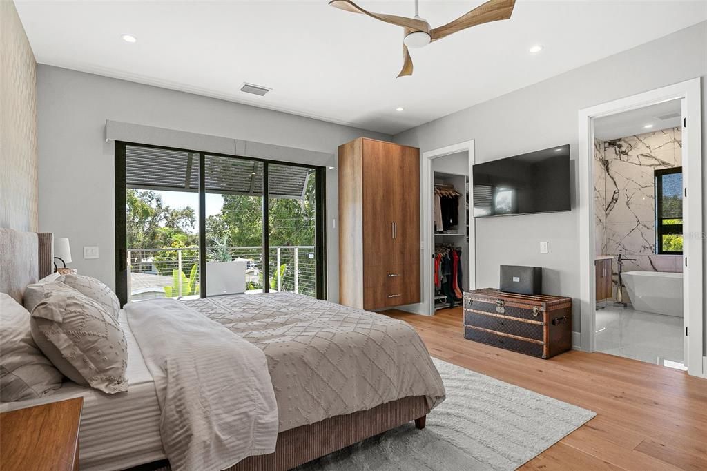 For Sale: $2,295,000 (5 beds, 5 baths, 3651 Square Feet)