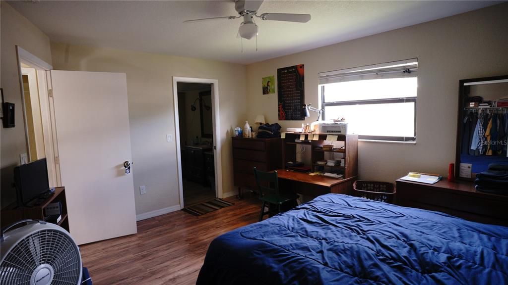 Activo con contrato: $175,000 (2 camas, 2 baños, 1008 Pies cuadrados)