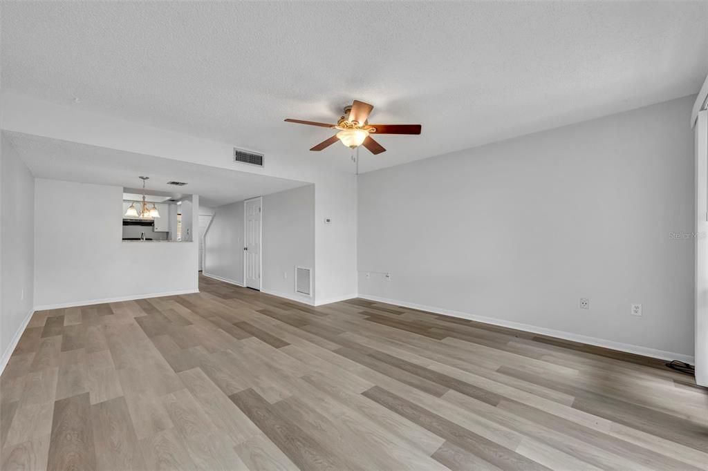 For Sale: $185,000 (2 beds, 1 baths, 999 Square Feet)