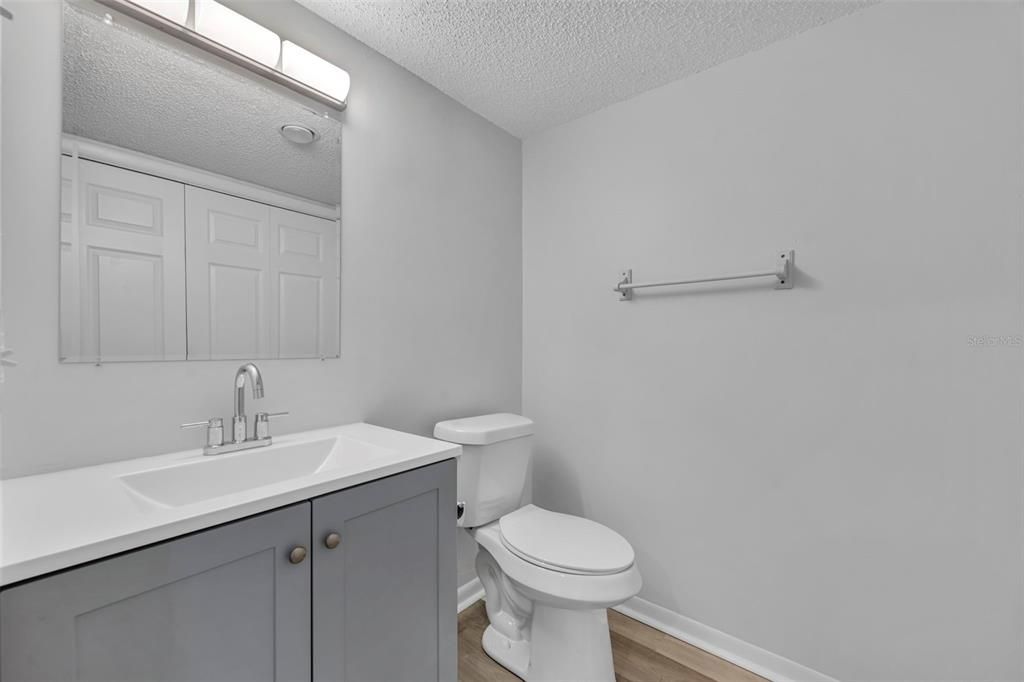 For Sale: $185,000 (2 beds, 1 baths, 999 Square Feet)