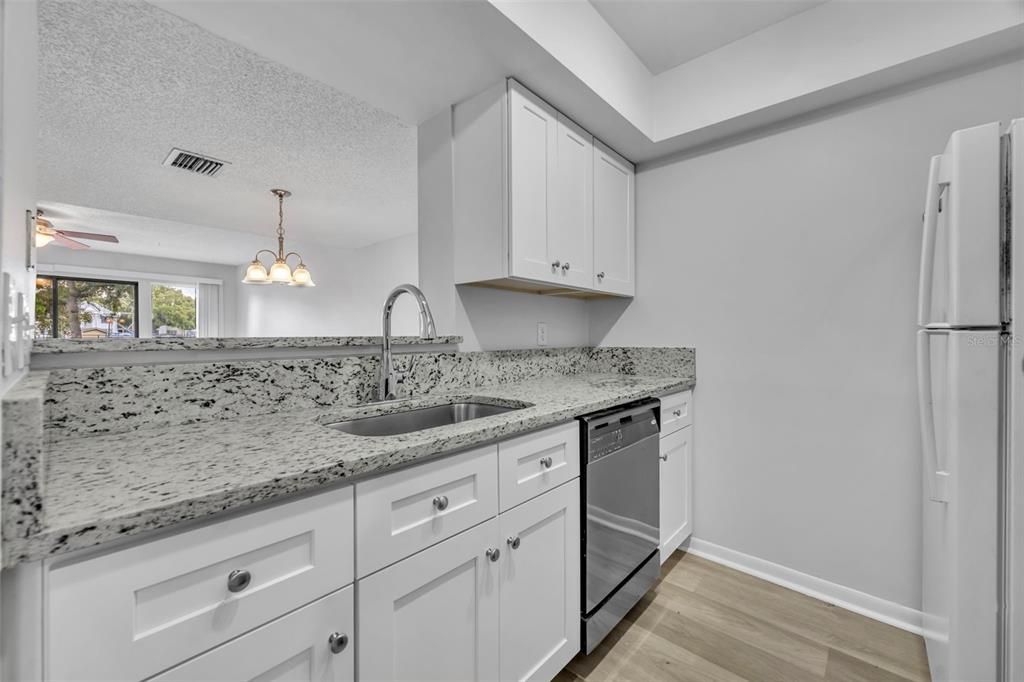 For Sale: $185,000 (2 beds, 1 baths, 999 Square Feet)