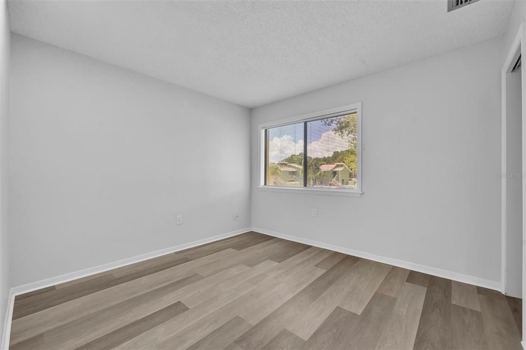 For Sale: $185,000 (2 beds, 1 baths, 999 Square Feet)