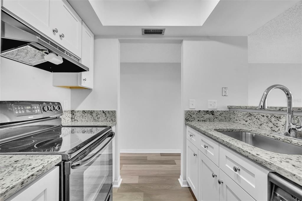 For Sale: $185,000 (2 beds, 1 baths, 999 Square Feet)