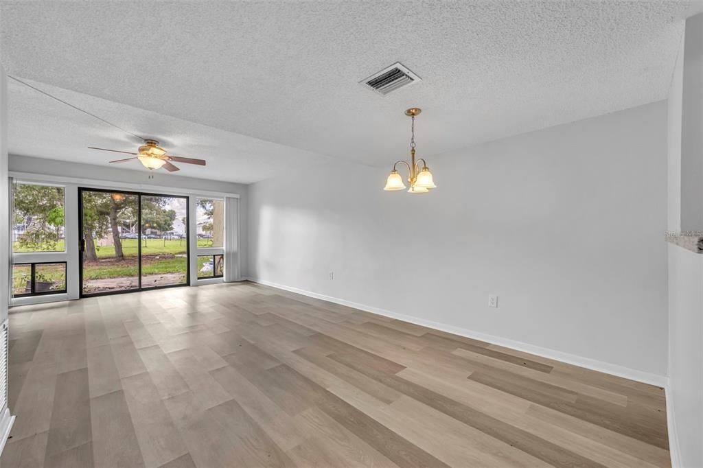 For Sale: $185,000 (2 beds, 1 baths, 999 Square Feet)