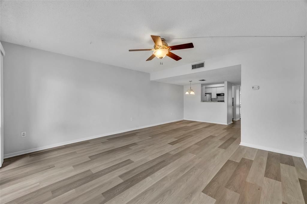 For Sale: $185,000 (2 beds, 1 baths, 999 Square Feet)