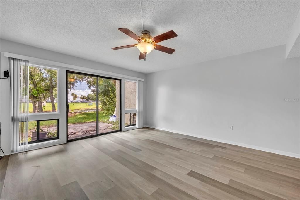 For Sale: $185,000 (2 beds, 1 baths, 999 Square Feet)