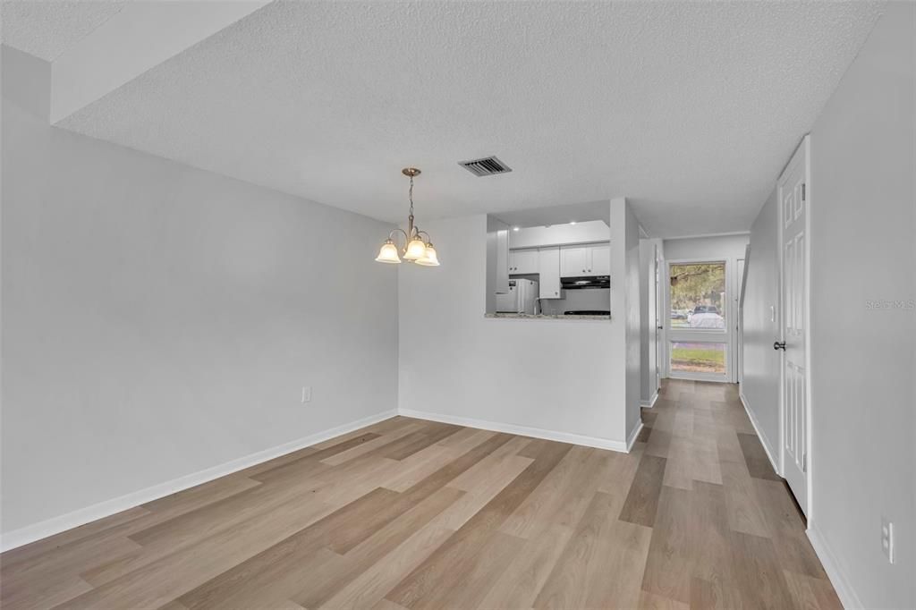 For Sale: $185,000 (2 beds, 1 baths, 999 Square Feet)