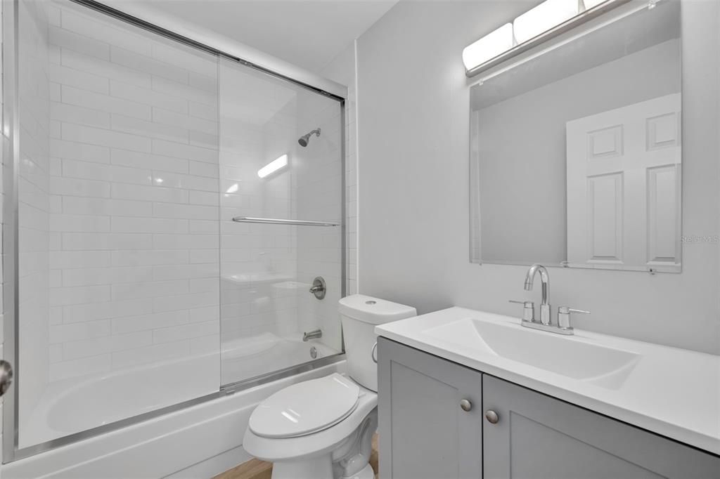 For Sale: $185,000 (2 beds, 1 baths, 999 Square Feet)