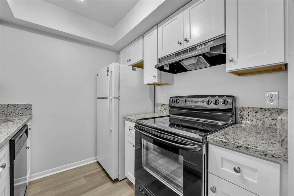 For Sale: $185,000 (2 beds, 1 baths, 999 Square Feet)