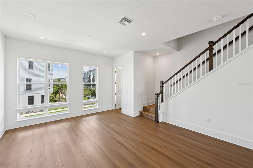 For Sale: $579,000 (3 beds, 3 baths, 1815 Square Feet)