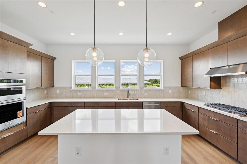 For Sale: $579,000 (3 beds, 3 baths, 1815 Square Feet)