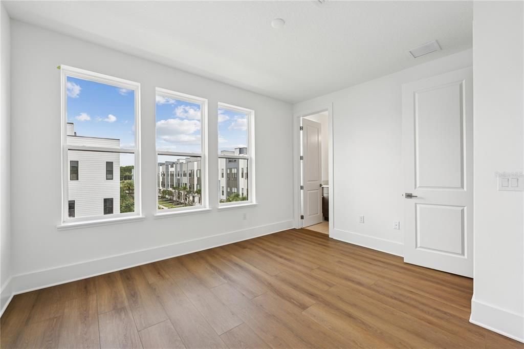 For Sale: $579,000 (3 beds, 3 baths, 1815 Square Feet)