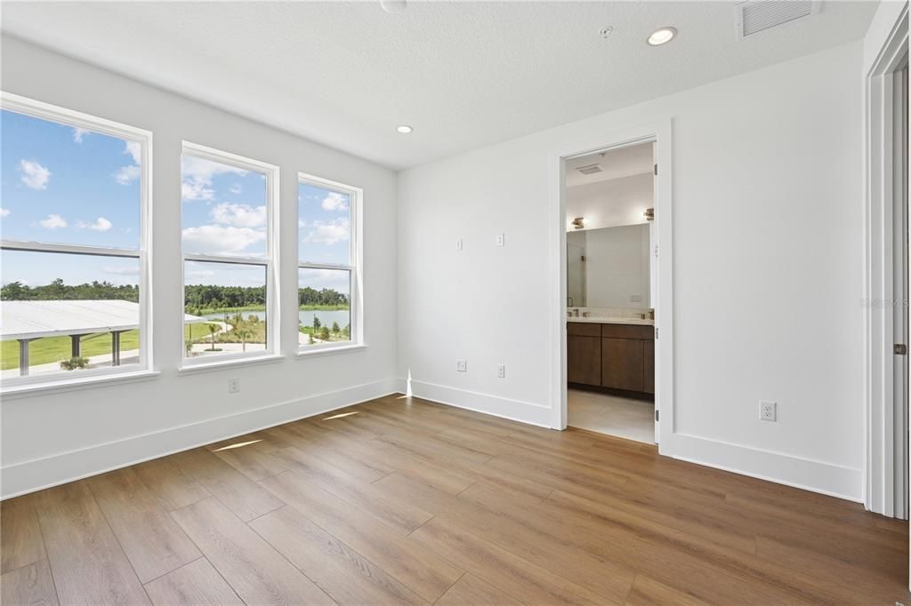 For Sale: $579,000 (3 beds, 3 baths, 1815 Square Feet)