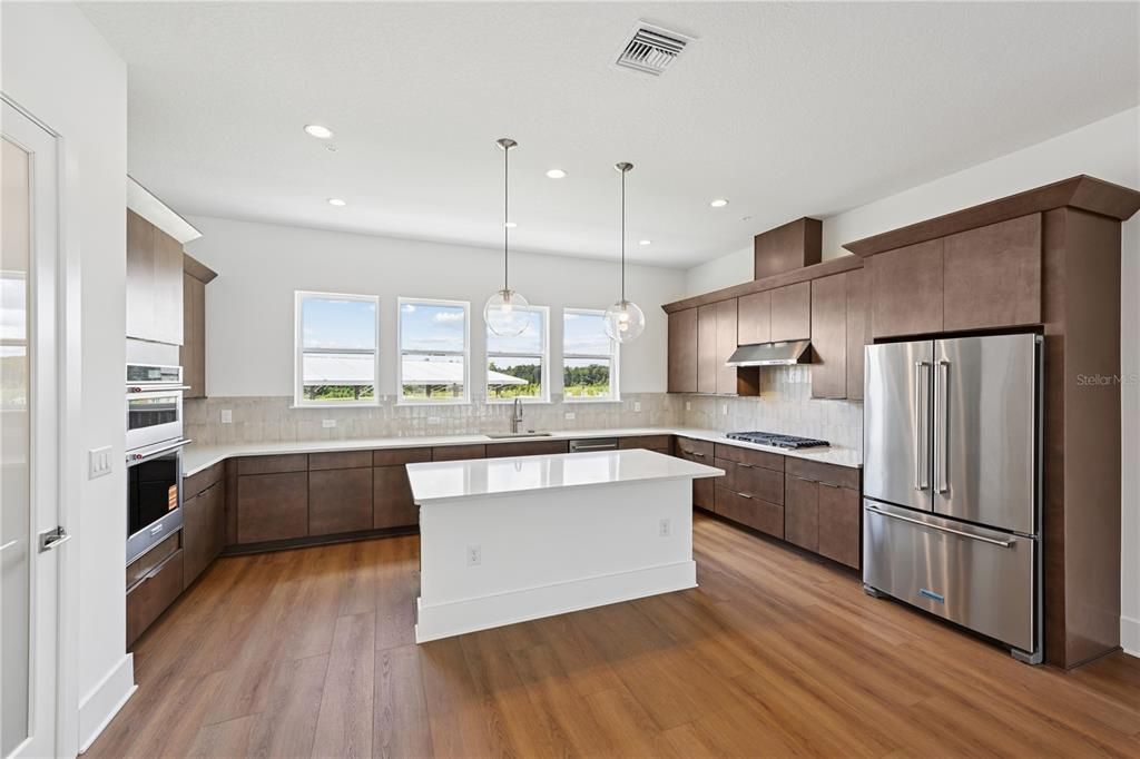 For Sale: $579,000 (3 beds, 3 baths, 1815 Square Feet)