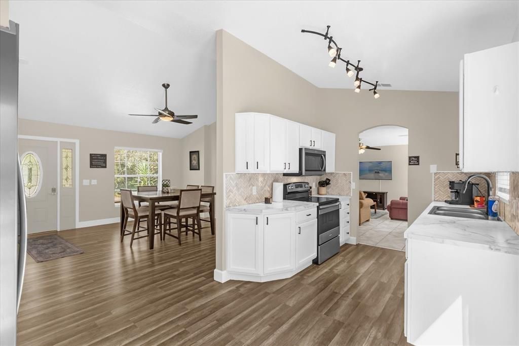 En Venta: $325,000 (3 camas, 2 baños, 1534 Pies cuadrados)