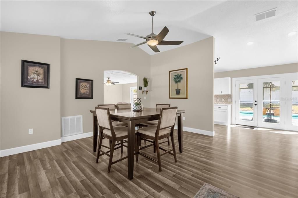 En Venta: $325,000 (3 camas, 2 baños, 1534 Pies cuadrados)