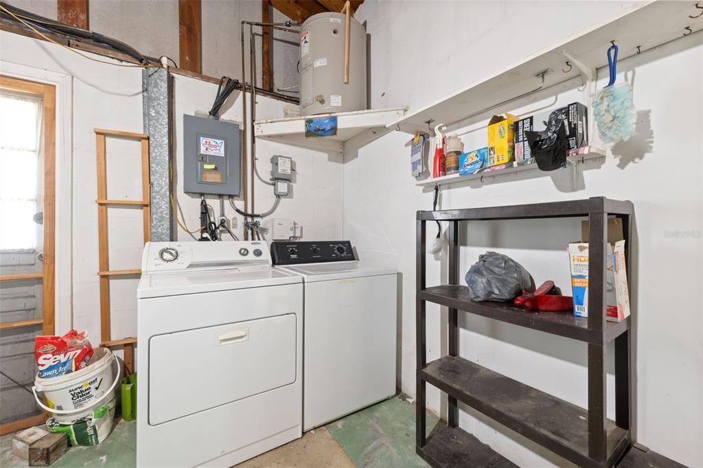 Под контрактом: $195,000 (2 спален, 1 ванн, 986 Квадратных фут)