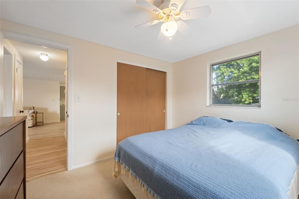 Под контрактом: $195,000 (2 спален, 1 ванн, 986 Квадратных фут)