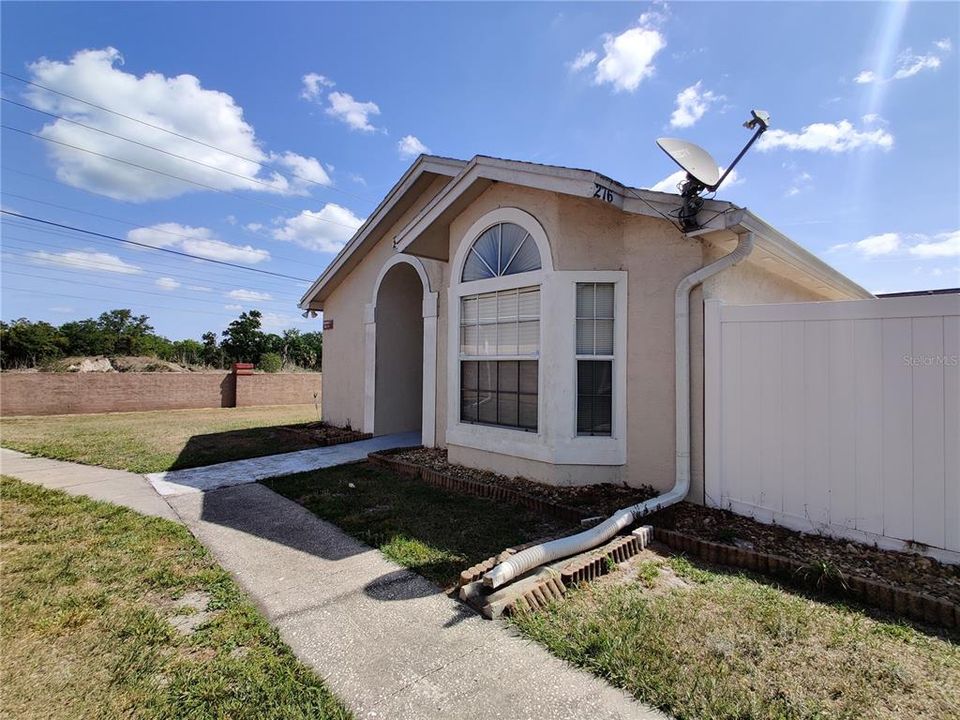 Recently Rented: $1,850 (3 beds, 2 baths, 1089 Square Feet)