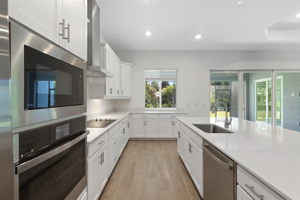 待售: $574,000 (2 贝兹, 2 浴室, 2031 平方英尺)