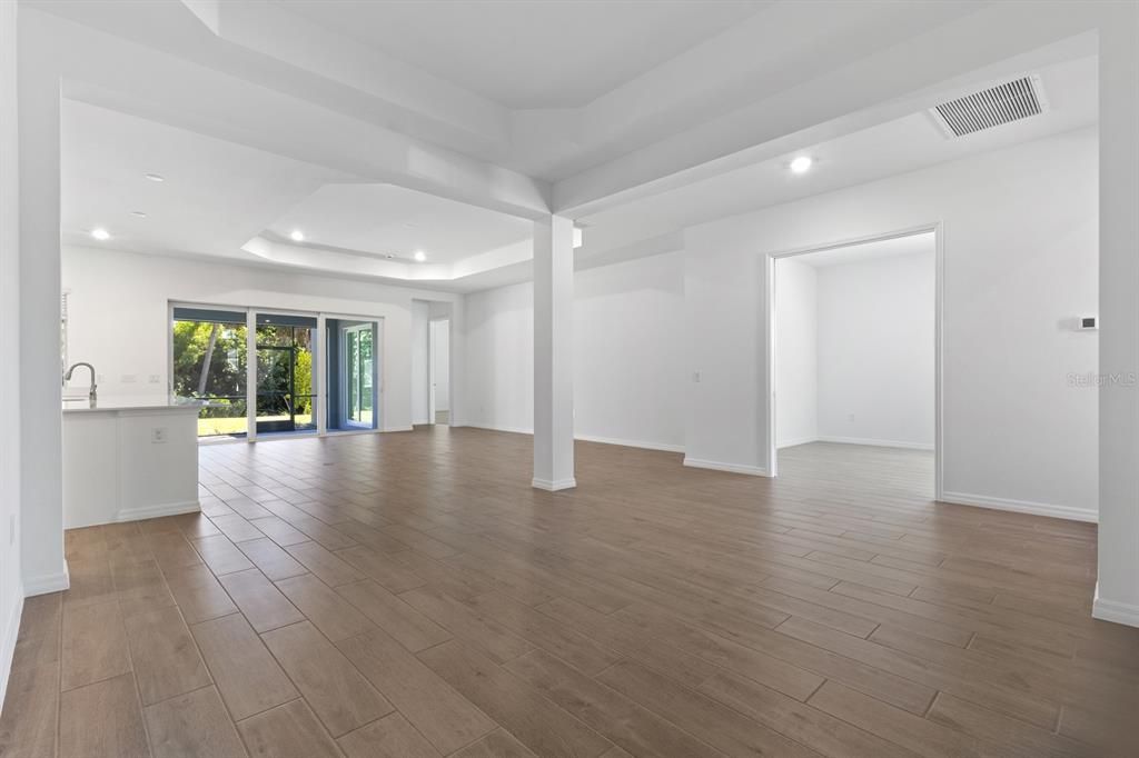 待售: $574,000 (2 贝兹, 2 浴室, 2031 平方英尺)