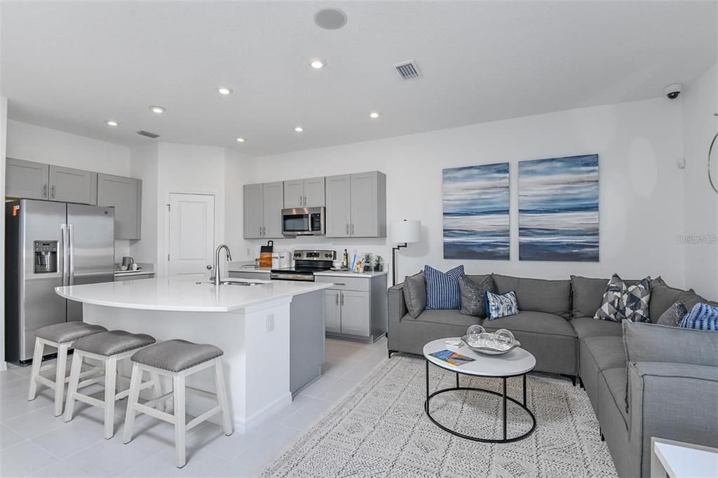 На продажу: $330,000 (3 спален, 2 ванн, 1373 Квадратных фут)