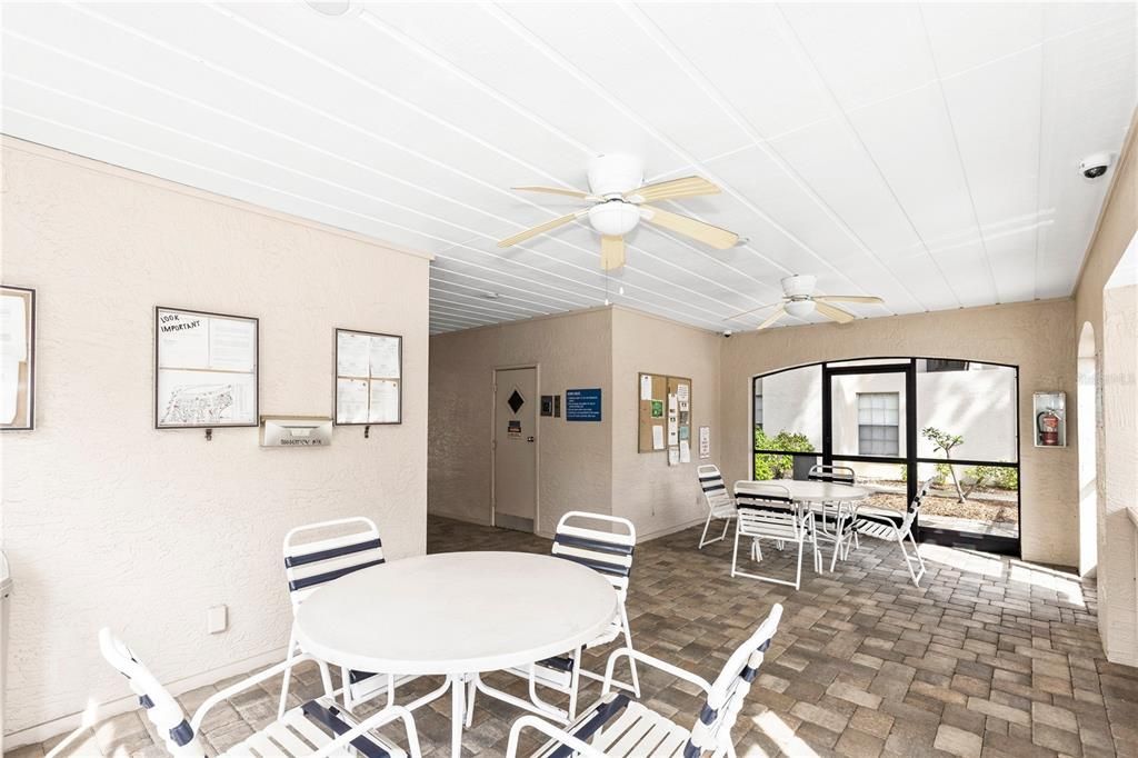 Под контрактом: $209,000 (2 спален, 2 ванн, 900 Квадратных фут)