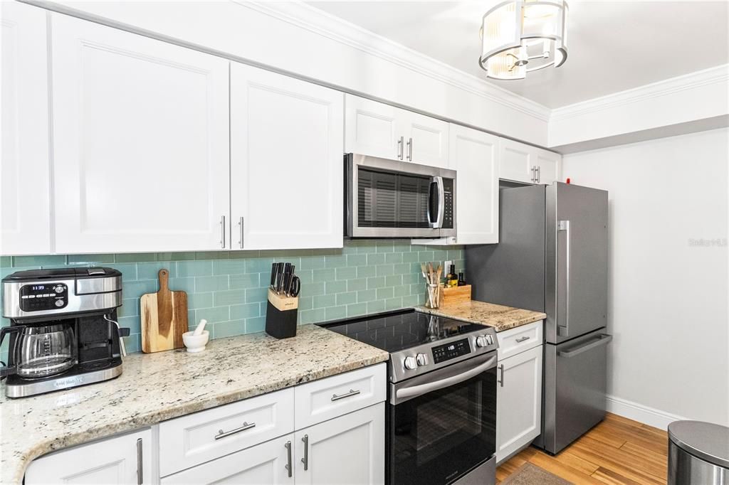 Под контрактом: $209,000 (2 спален, 2 ванн, 900 Квадратных фут)