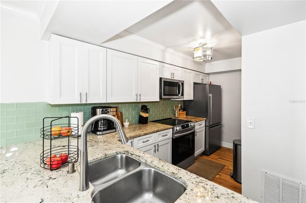 Под контрактом: $209,000 (2 спален, 2 ванн, 900 Квадратных фут)