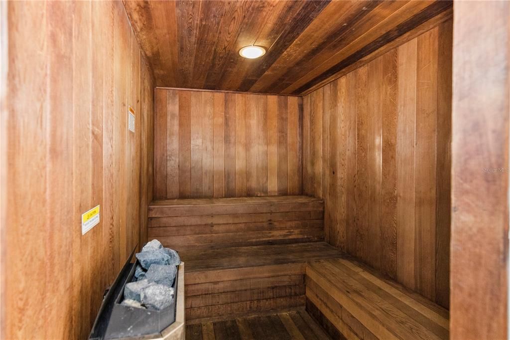 Под контрактом: $209,000 (2 спален, 2 ванн, 900 Квадратных фут)