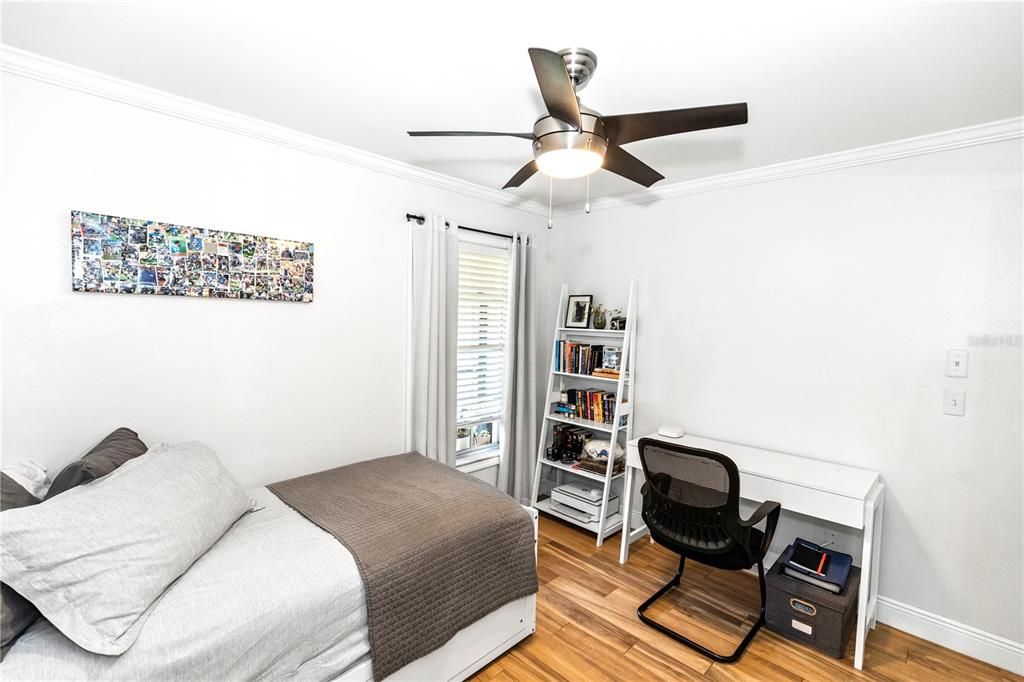 Под контрактом: $209,000 (2 спален, 2 ванн, 900 Квадратных фут)