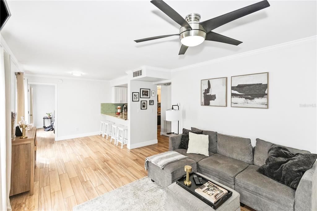 Под контрактом: $209,000 (2 спален, 2 ванн, 900 Квадратных фут)