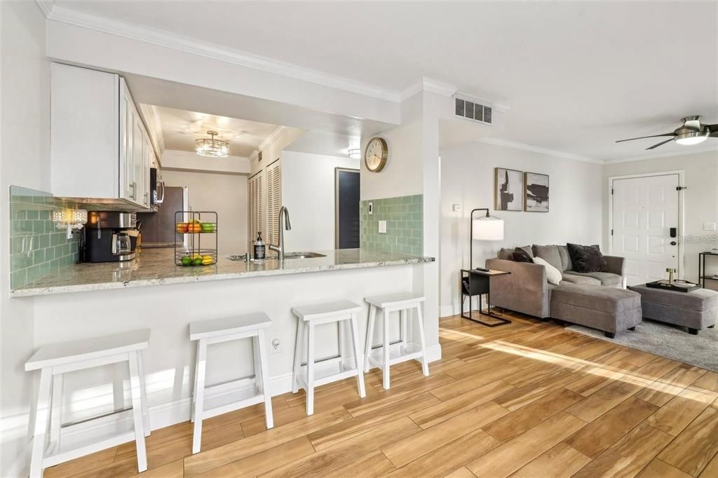 Под контрактом: $209,000 (2 спален, 2 ванн, 900 Квадратных фут)