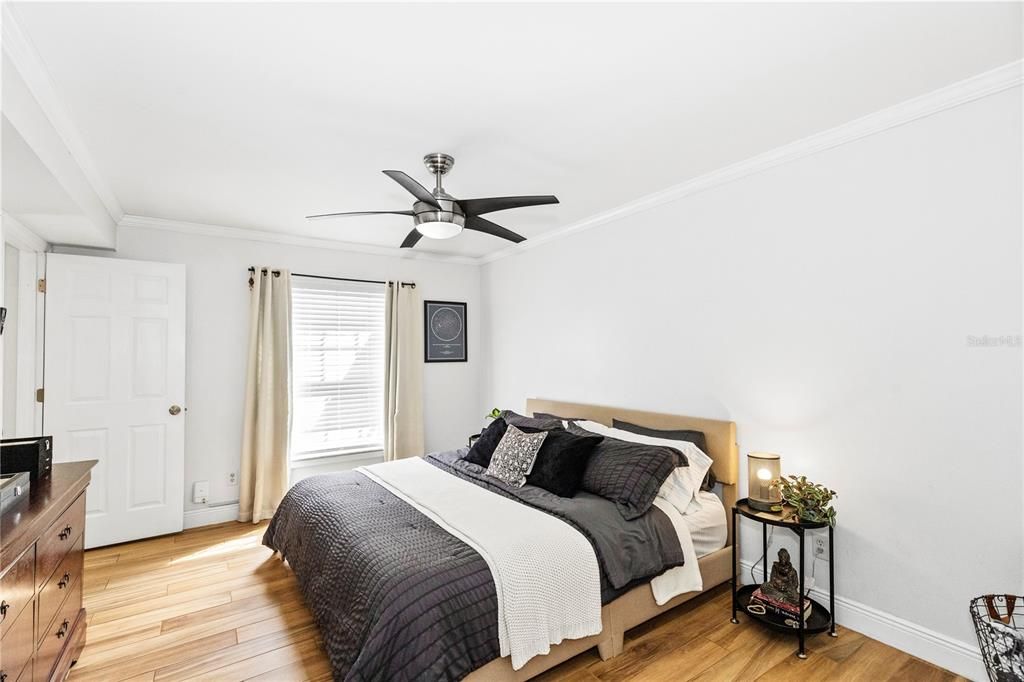 Под контрактом: $209,000 (2 спален, 2 ванн, 900 Квадратных фут)