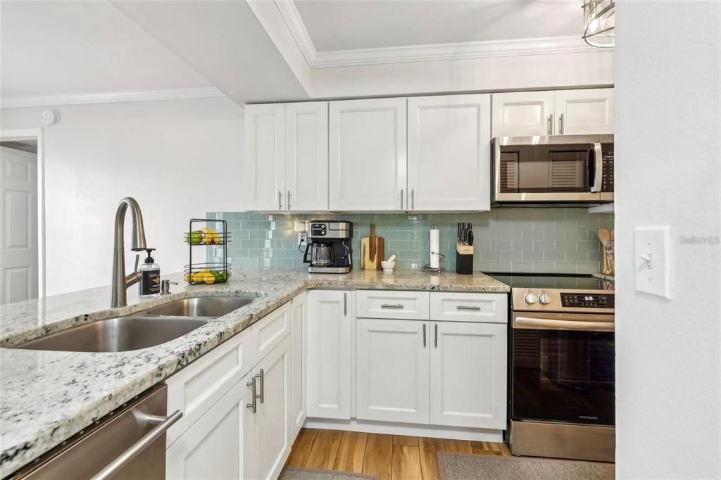 Под контрактом: $209,000 (2 спален, 2 ванн, 900 Квадратных фут)