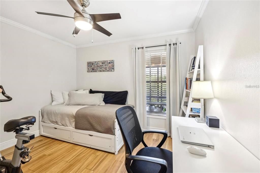 Под контрактом: $209,000 (2 спален, 2 ванн, 900 Квадратных фут)