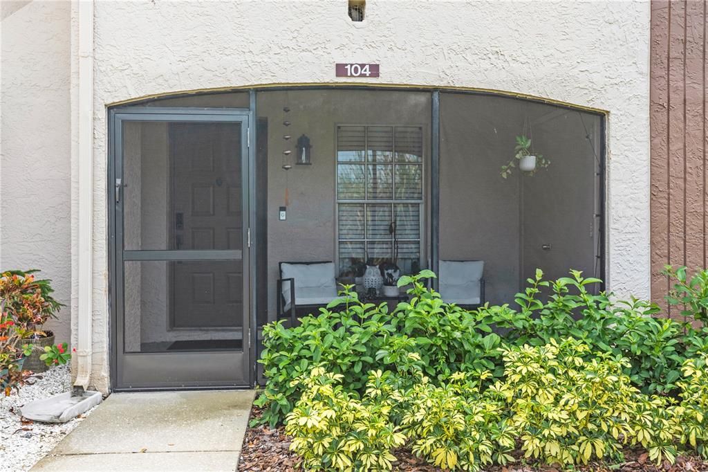 Под контрактом: $209,000 (2 спален, 2 ванн, 900 Квадратных фут)