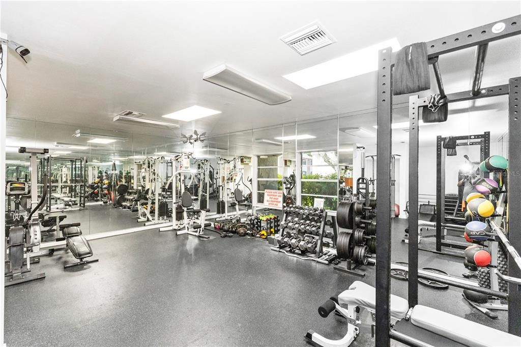 Под контрактом: $209,000 (2 спален, 2 ванн, 900 Квадратных фут)