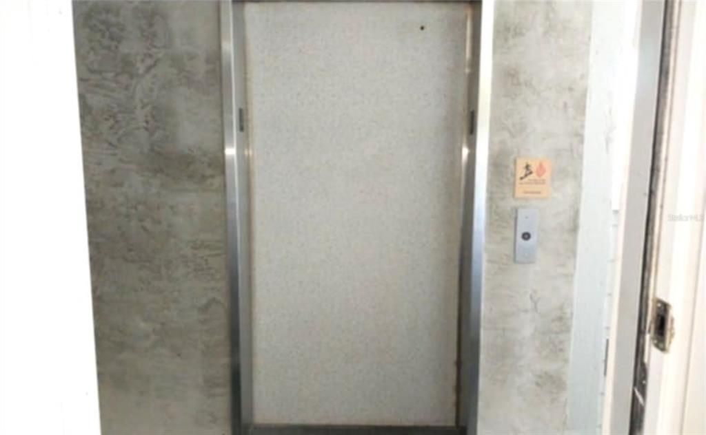 待售: $175,000 (2 贝兹, 2 浴室, 1053 平方英尺)