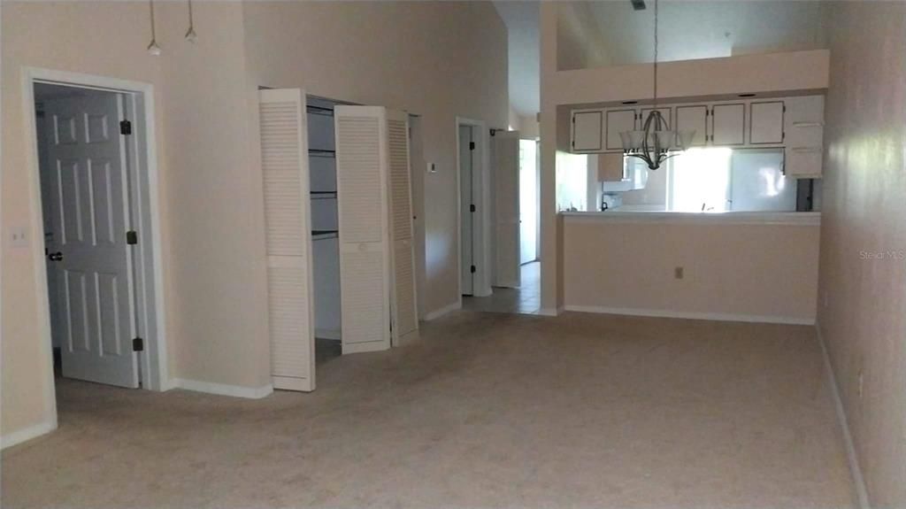 待售: $175,000 (2 贝兹, 2 浴室, 1053 平方英尺)