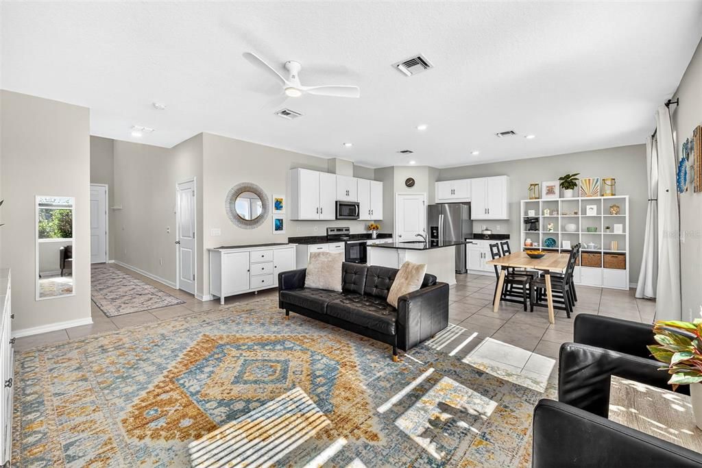 Под контрактом: $365,000 (3 спален, 2 ванн, 1929 Квадратных фут)