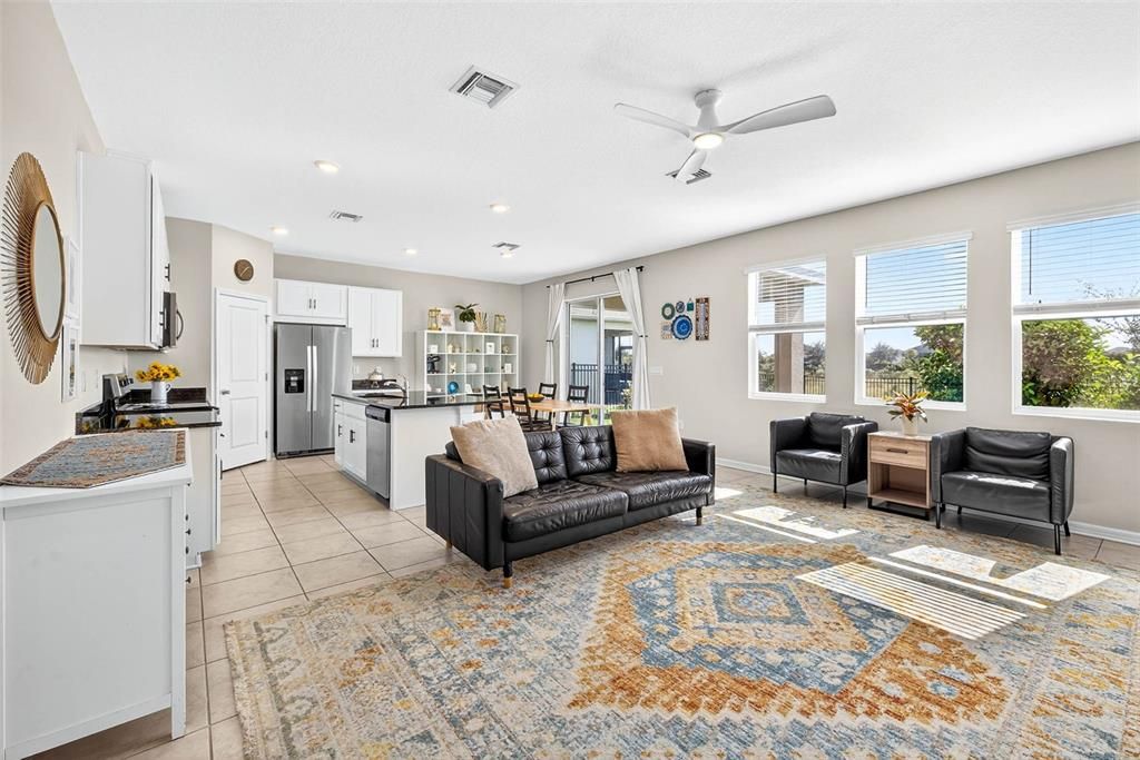 Под контрактом: $365,000 (3 спален, 2 ванн, 1929 Квадратных фут)