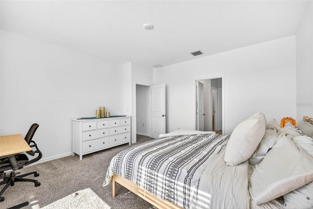 Под контрактом: $365,000 (3 спален, 2 ванн, 1929 Квадратных фут)