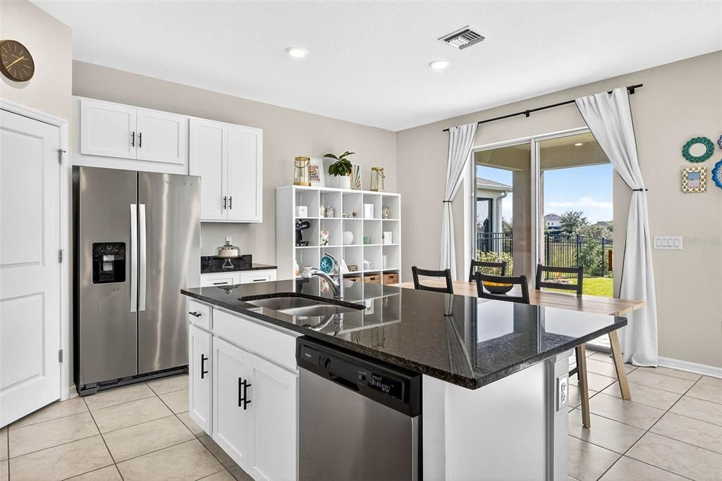 Под контрактом: $365,000 (3 спален, 2 ванн, 1929 Квадратных фут)