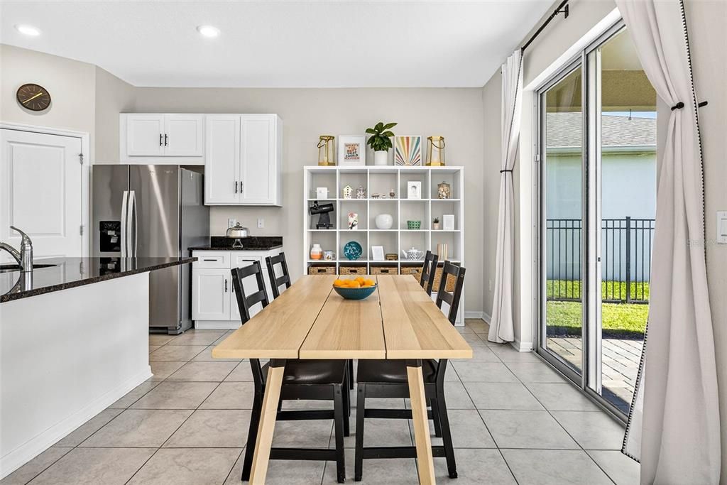 Под контрактом: $365,000 (3 спален, 2 ванн, 1929 Квадратных фут)