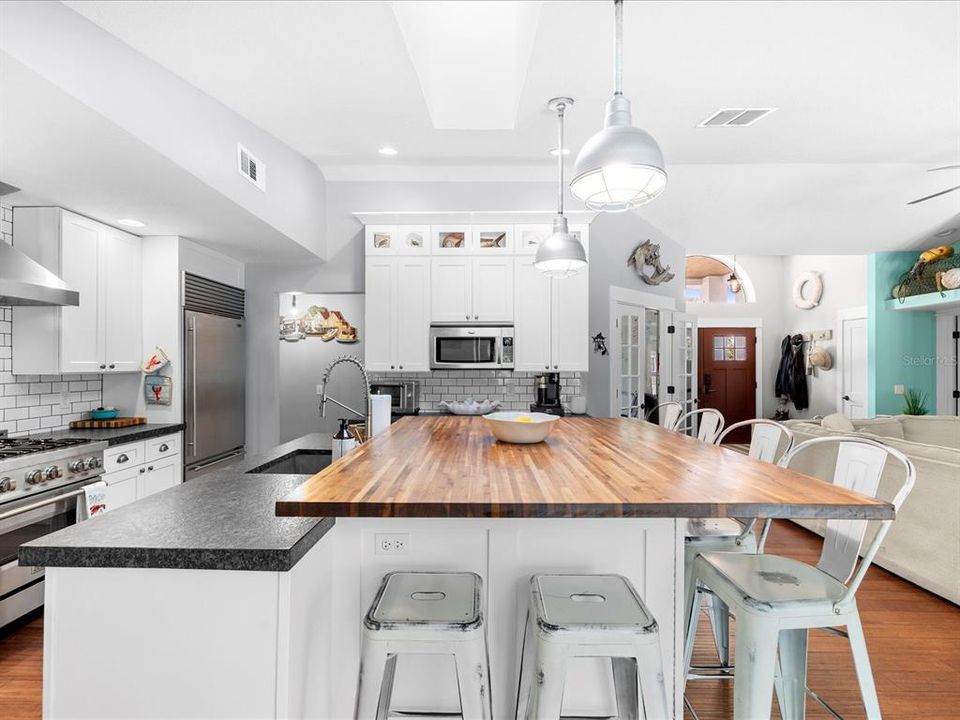 На продажу: $499,999 (4 спален, 3 ванн, 2310 Квадратных фут)