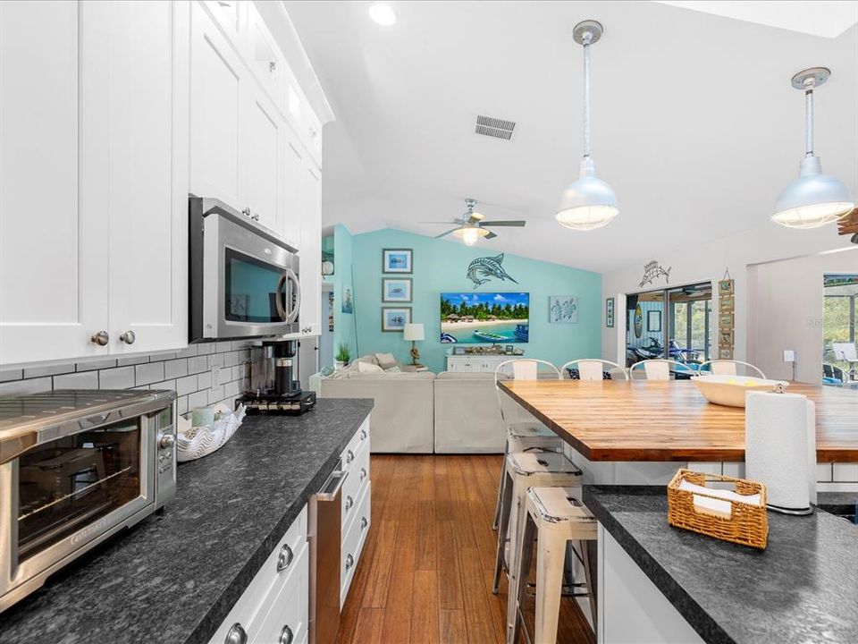 На продажу: $499,999 (4 спален, 3 ванн, 2310 Квадратных фут)