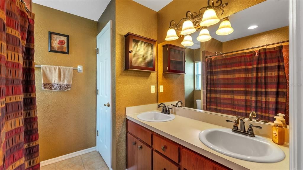 Active With Contract: $290,000 (3 beds, 2 baths, 1432 Square Feet)